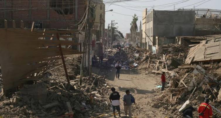 Calles despues del terremoto de Pisco Agosto 2007